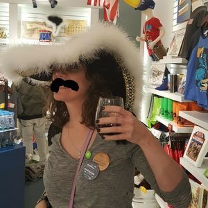 Meet your Posher, Renee